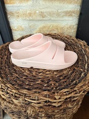 Oofos Women's Pink Slide Sandals - Lightweight Comfort